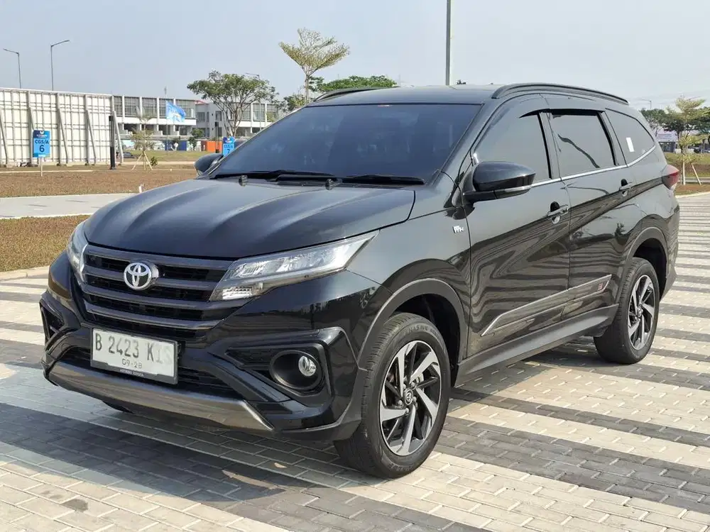 TOYOTA RUSH GR MATIC AT 2023 HITAM GANJIL PAJAK PANJANG