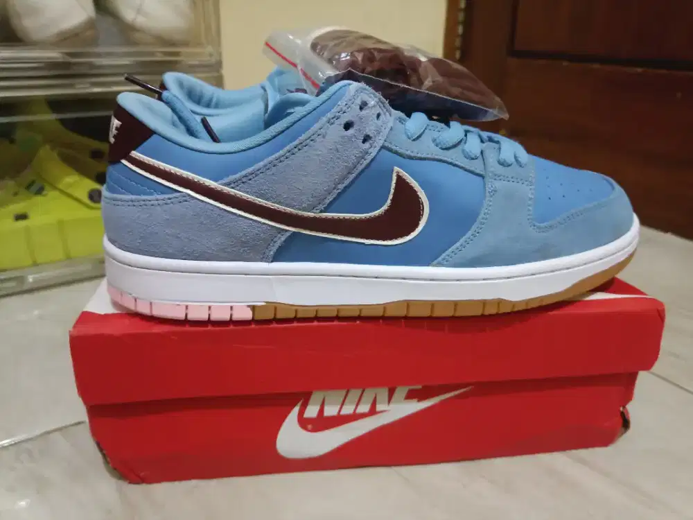 Nike SB Dunk Low Pro 'Philadelphia Phillies'