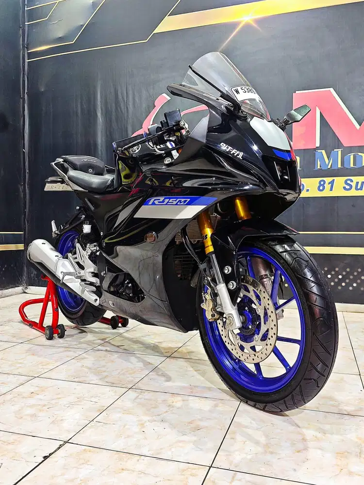 Yamaha R15 M Abs silver metalic mewah th 2023. Anugerah motor rungkut