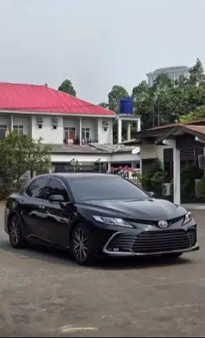 Toyota Camry 2.5 V AT 2022 Facelift Hitam