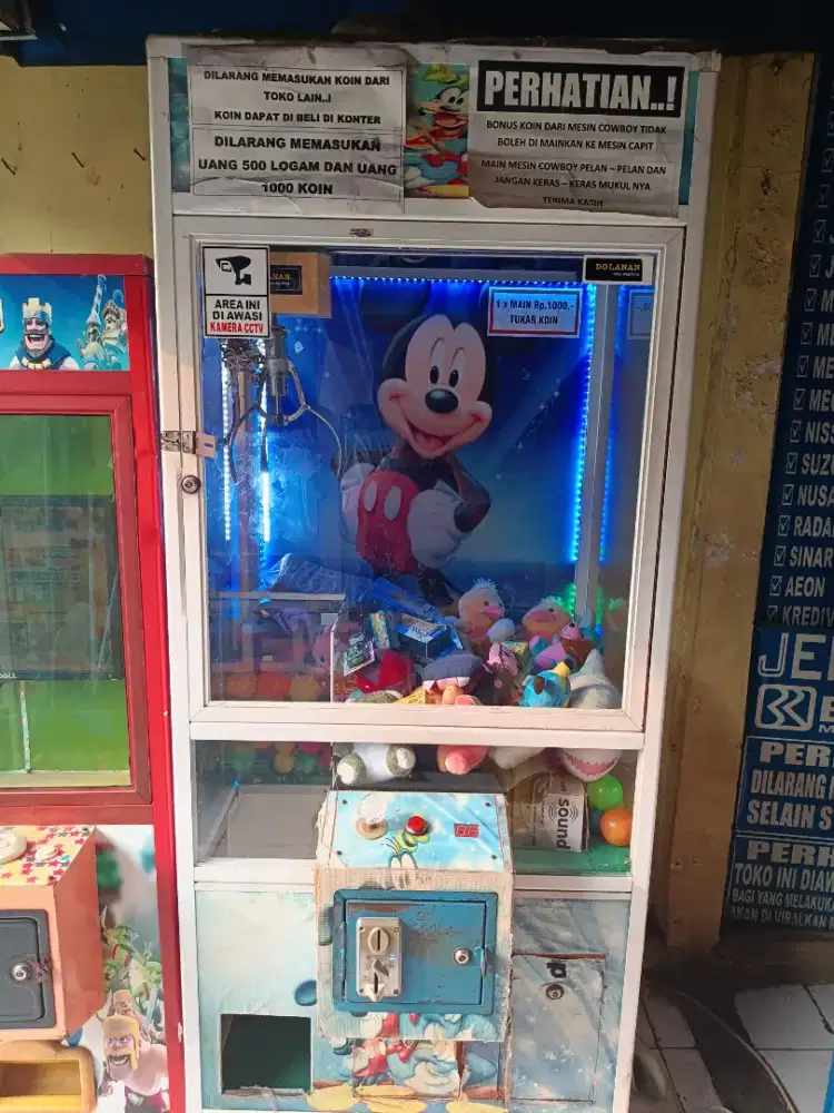 Mesin capit boneka