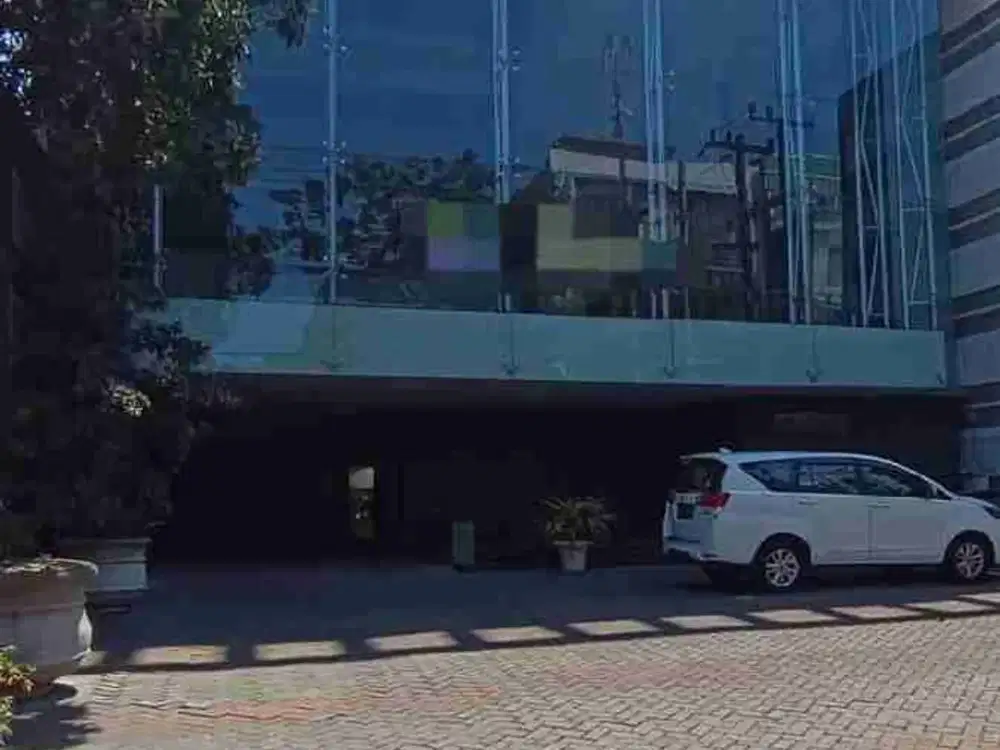 DIJUAL DAN DISEWAKAN 
Gedung showroom mobil 
jl.Sulawesi dekat Raya gubeng dan biliton surabaya