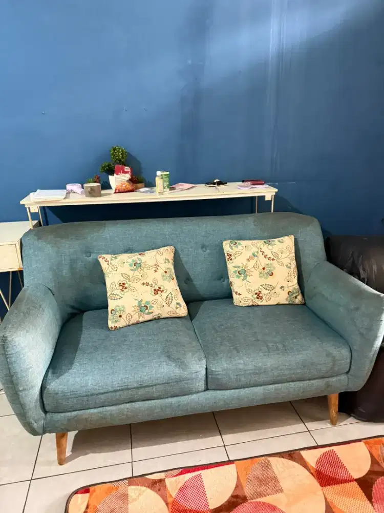 Sofa bekas dijual harga murah - perlu dibersihkan