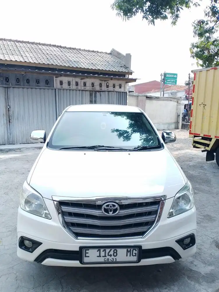 Dijual !! Toyota innova 2013 akhir barong