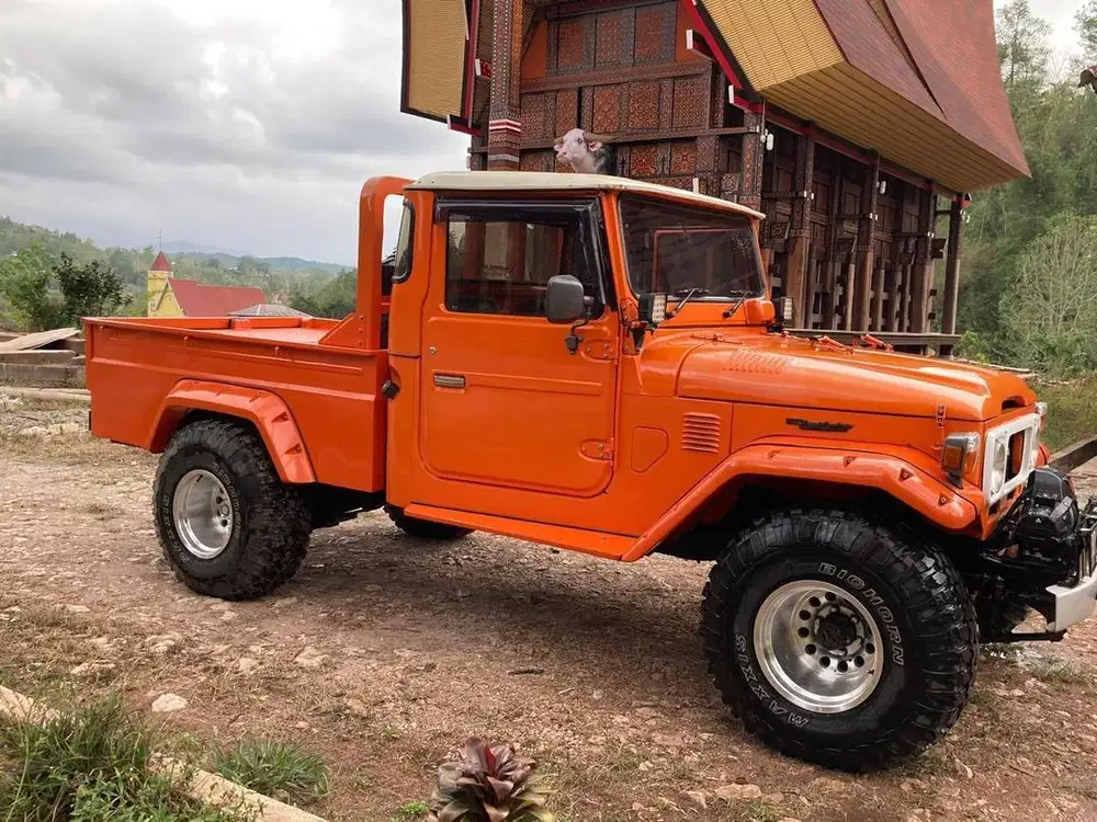 TOYOTA LAND CRUISER HJ45 PICKUP 1982 RESTORASI FULL - ORANGE BEAST