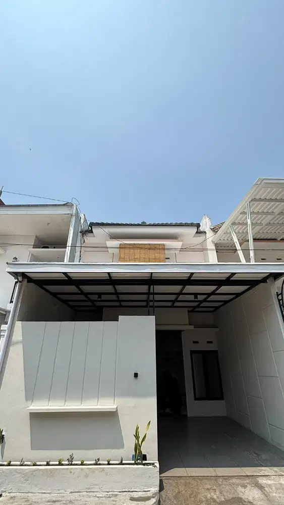 DISEWAKAN RUMAH 2 LANTAI BARU DI SAXOFONE LOWOKWARU