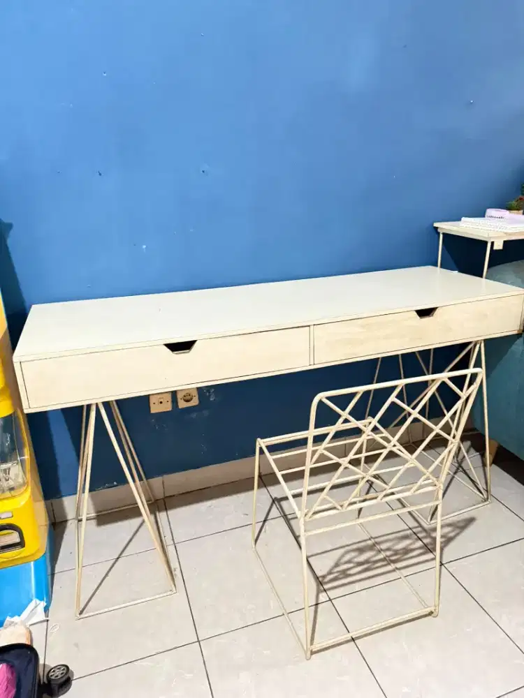 Meja Kerja / Meja Belajar Bekas