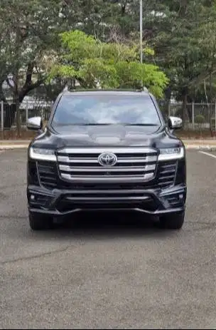 TERMURAH CASH Land Cruiser VXR300 4x4 AT Diesel 2023