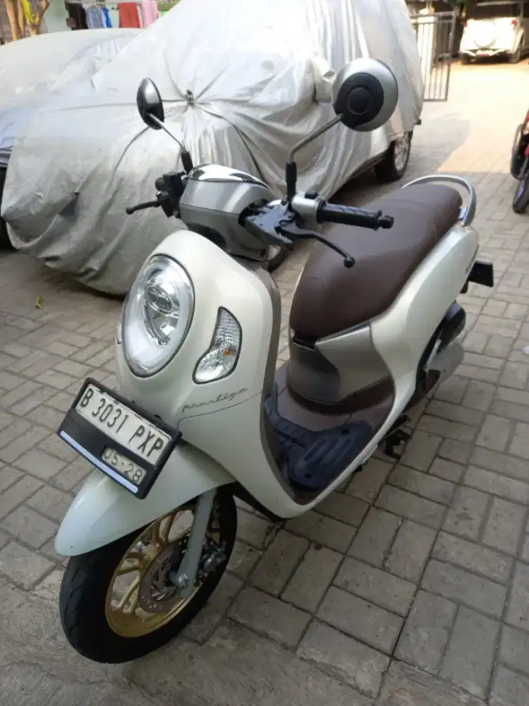Honda scoopy prestige putih