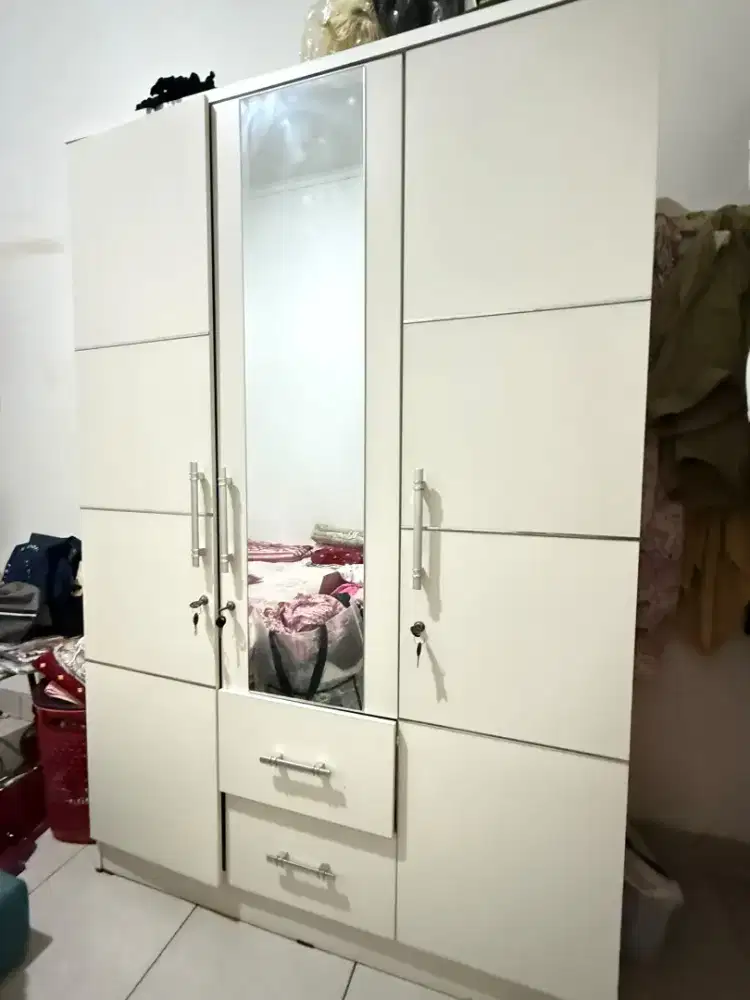 Dijual lemari pakaian 3 pintu bekas