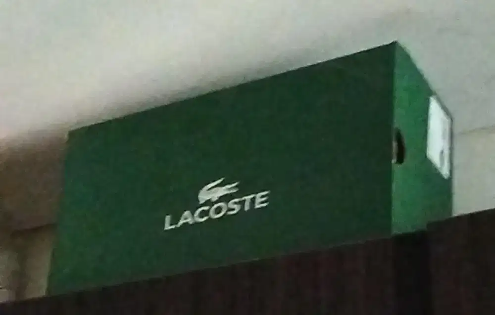 Sepatu Lacoste warna putih hijau