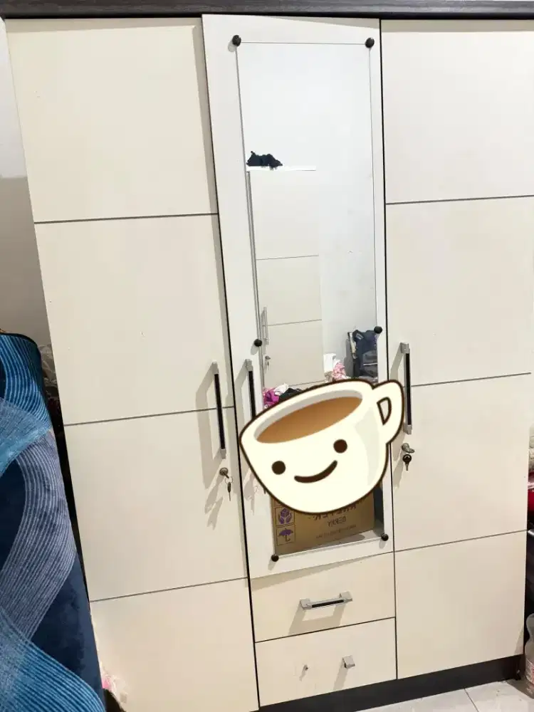 Dijual lemari pakaian 3 pintu bekas