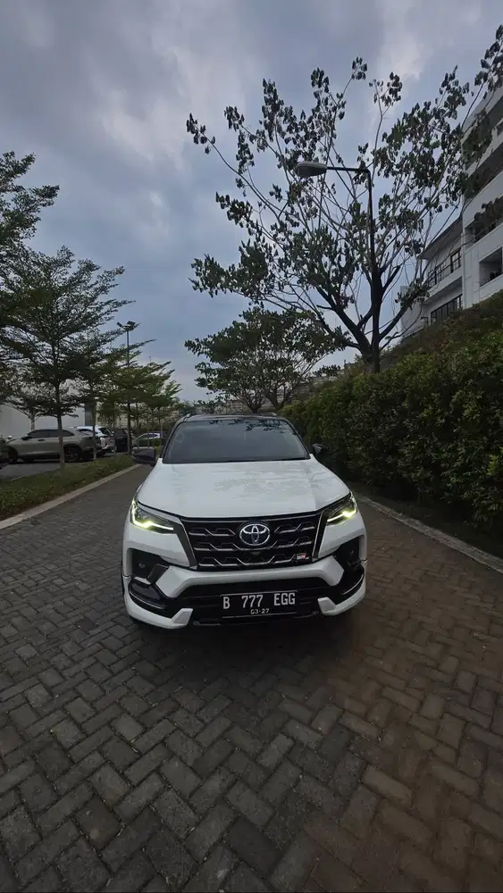 Toyota Fortuner 2.8 GR Sport AT Diesel 4x2 2022 PUTIH