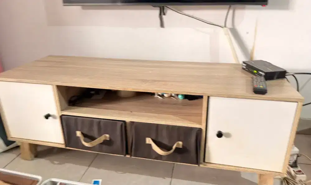 Dijual Meja TV bekas - dijual cepat