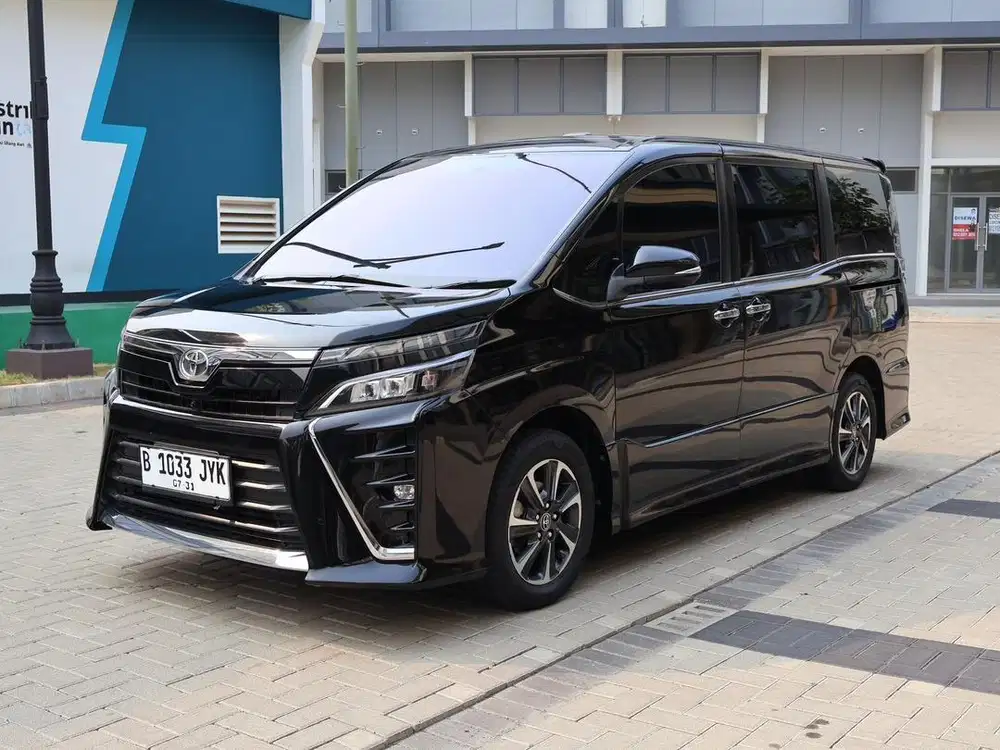 TOYOTA VOXY MATIC AT CVT 2021 HITAM GANJIL