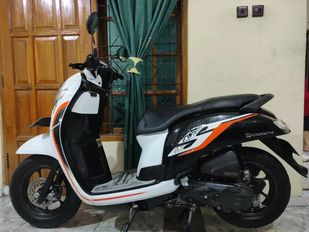 SUPER ISTIMEWA LOW KM SCOOPY DONAT CBS ISS SUPER MULUS NO MINUS