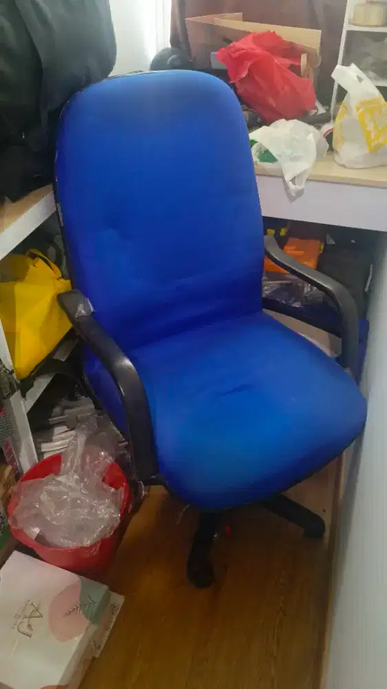 Kursi kantor ukuran besar