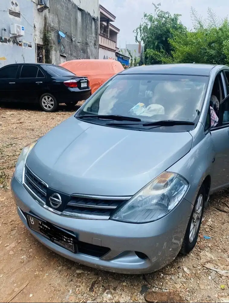 nissan latio 2011