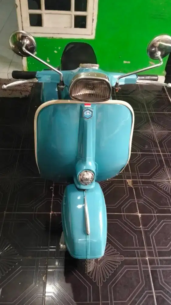 Vespa Super tahun 1976 Mesin Sehat bodi kekar Plat D aman