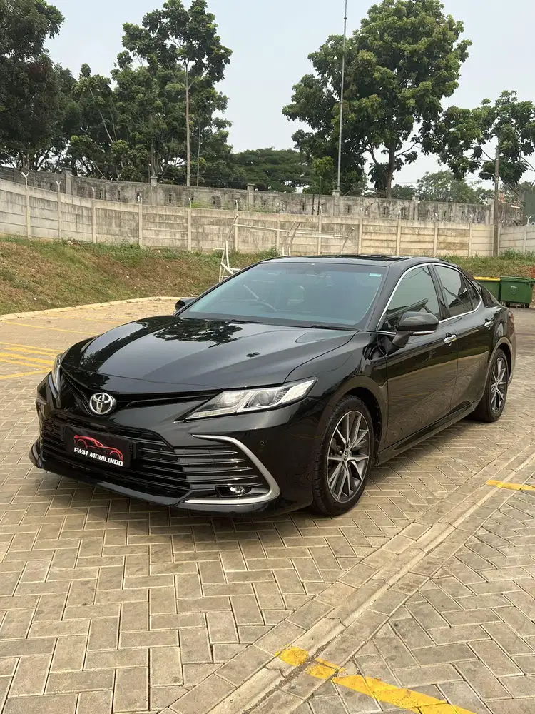 Toyota camry 2.5 V AT 2021 hitam, termurah