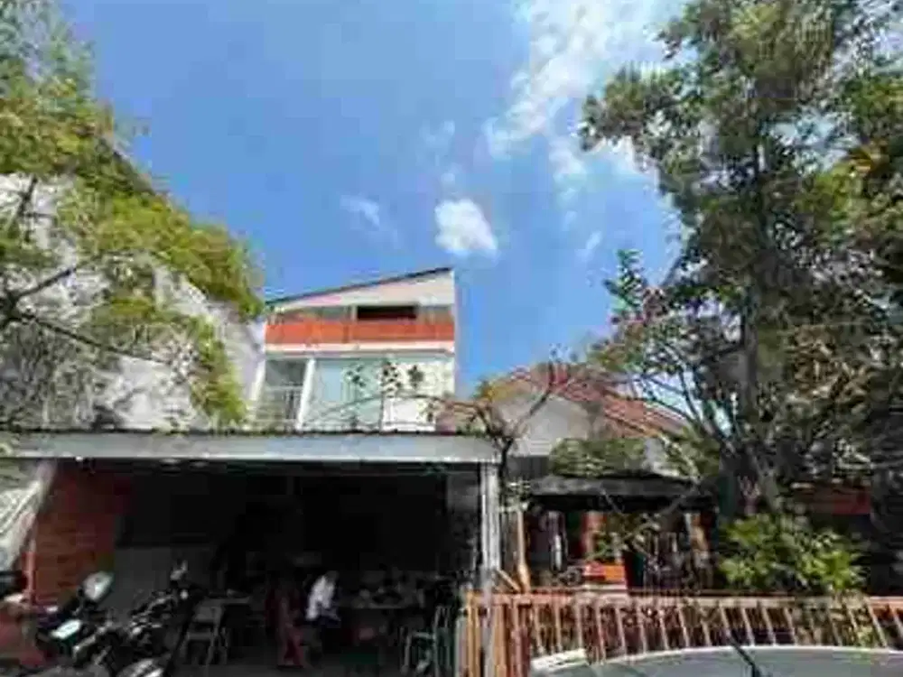 Rumah + Cafe Asri dan Terawat Antapani