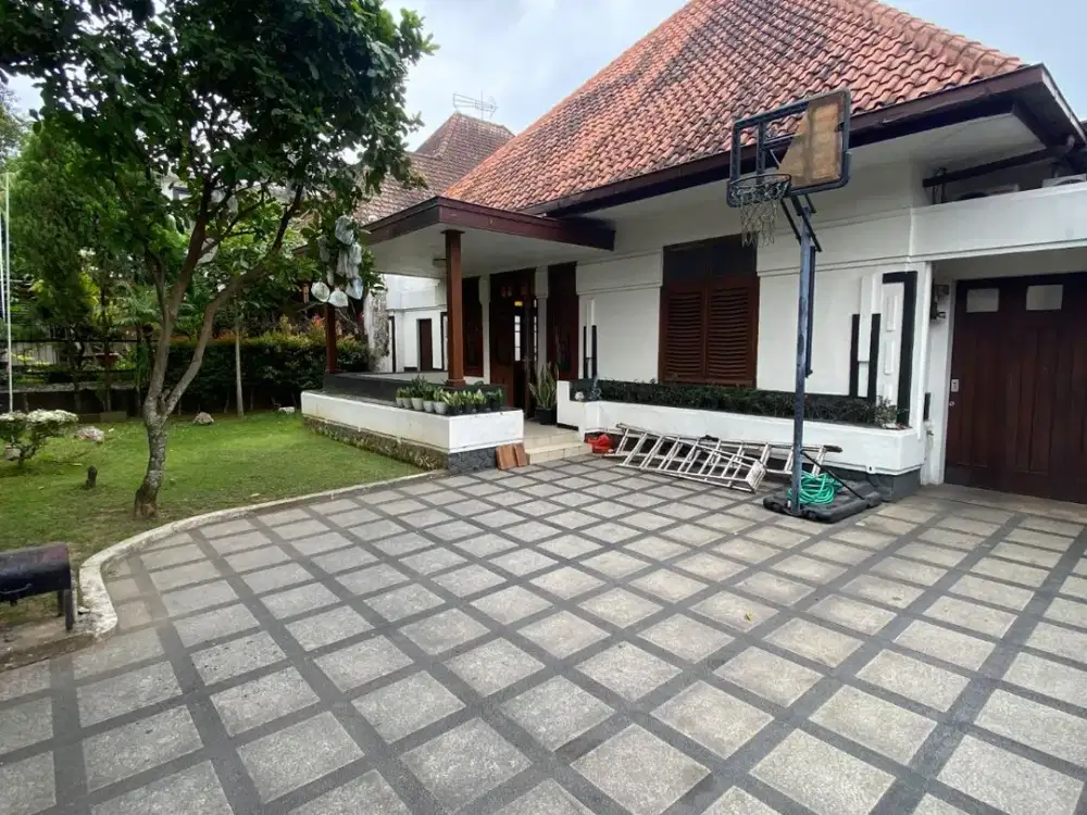 Rumah Luas di Kawasan Premium Taman Slamet, Malang.MLG00188