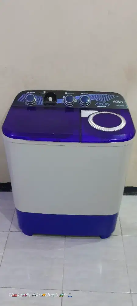 Mesin cuci 2 tabung Aqua
