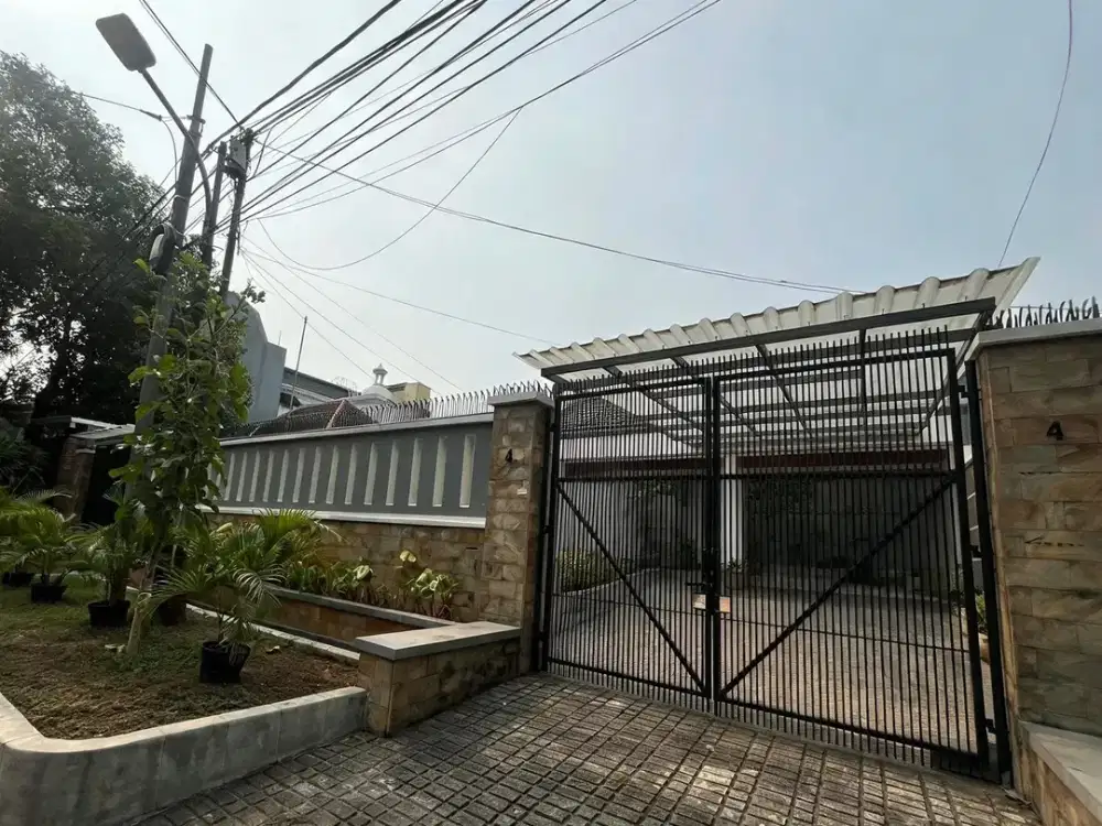 RUMAH JL. WIJAYA  KEBAYORAN BARU COCOK UNTUK RUMAH TINGGAL