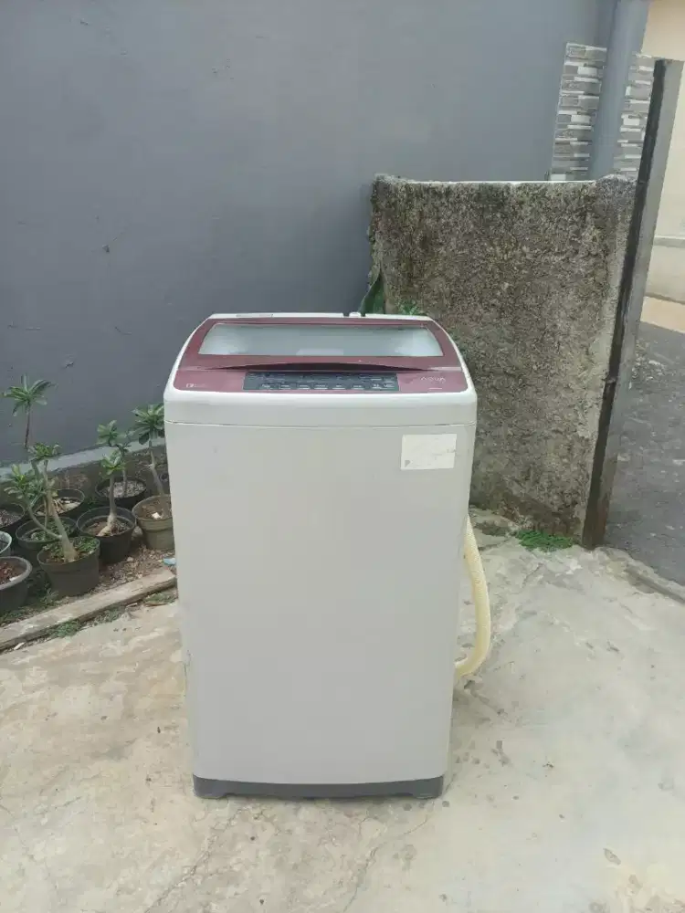 Mesin cuci top loading merk AQUA