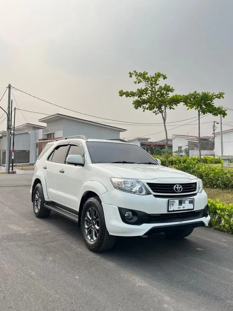DIJUAL TOYOTA FORTUNER TRD 2.7 G LUX AT 2014 – BENSIN
