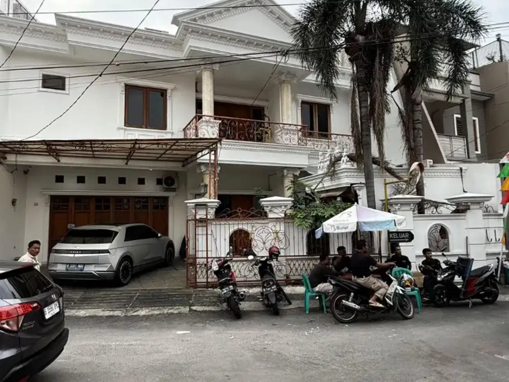 Disewakan rumah Tomang cocok untuk kantor atau usaha pinggir jalan