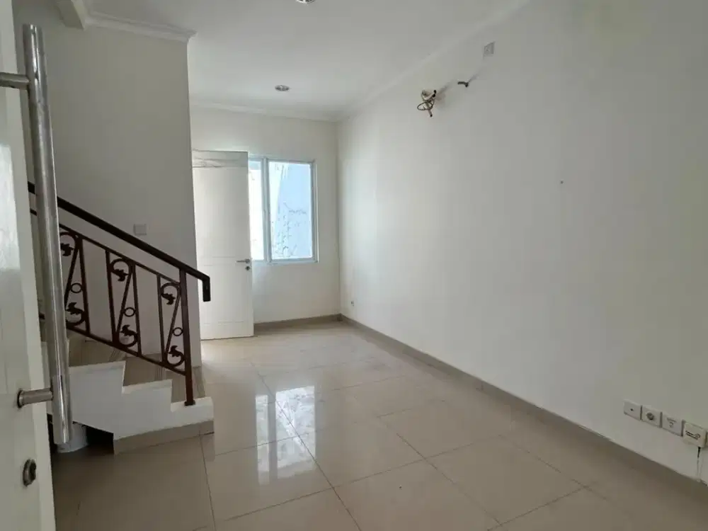 Rumah 2 Lantai di Cluster Lasaine JGC, Carport 2 Mobil, 3+1 KT, 2+1 KM, Harga 50 JT/Thn Nego