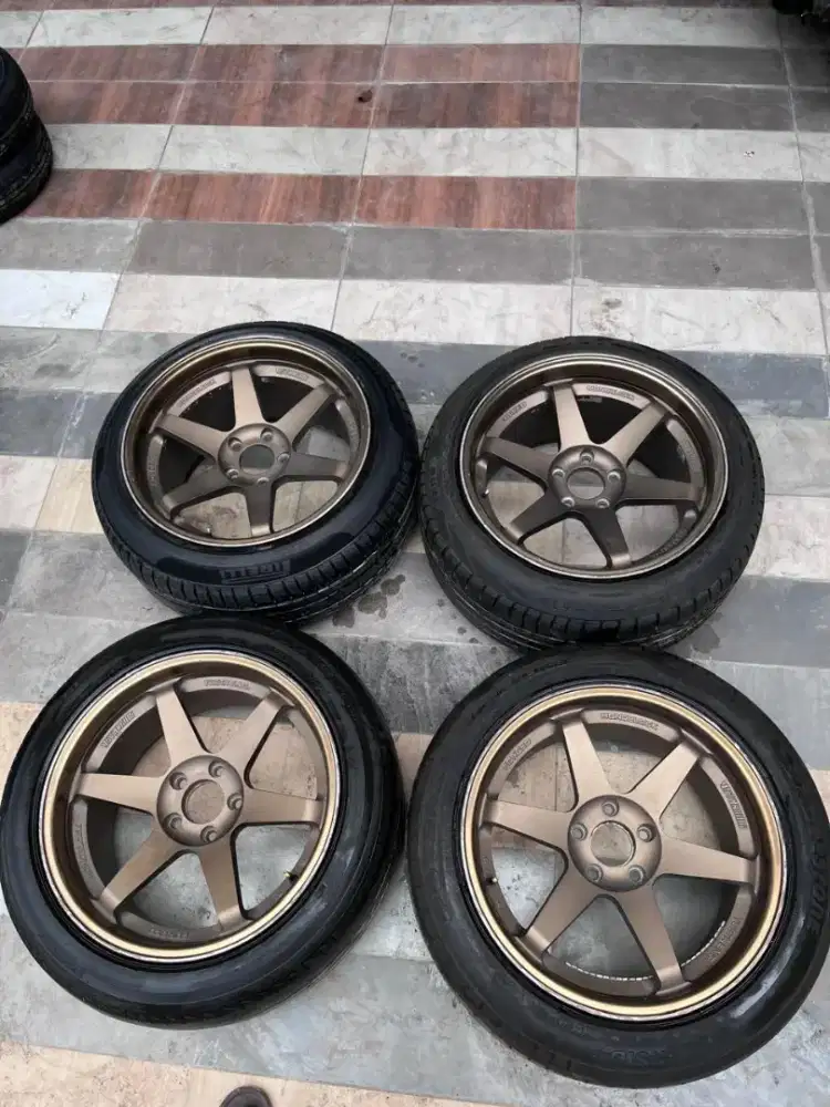 Velg te37 ring 18x8,5-9,5 pcd 5x114,3 ET 38-30 ban 235/50 R18