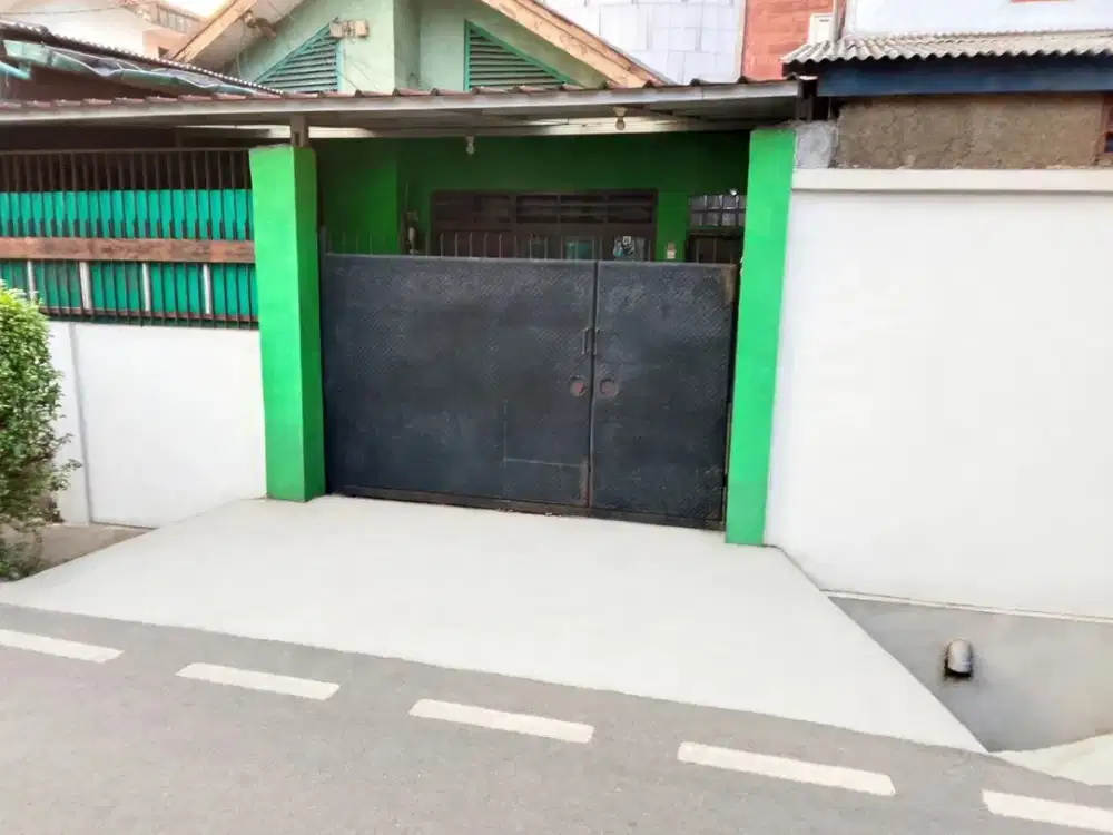 Rumah Hitung Tanah Komersial luas 933m Lokasi Dekat Jalan Sudirman