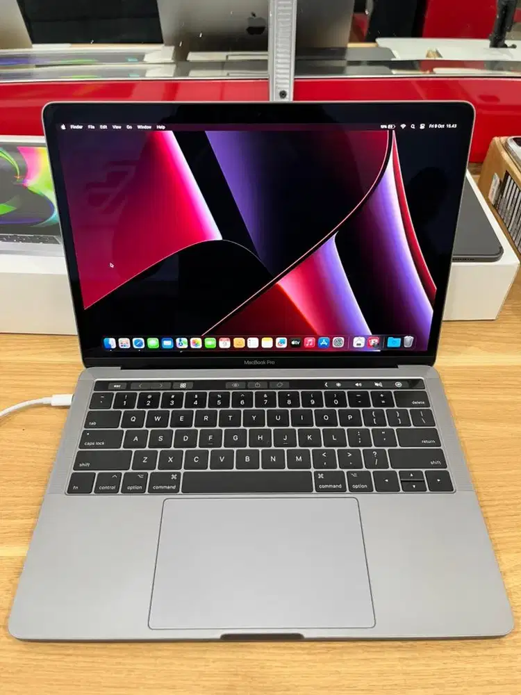 Macbook Pro Touchbar 2017 i5 8/512GB 13inch