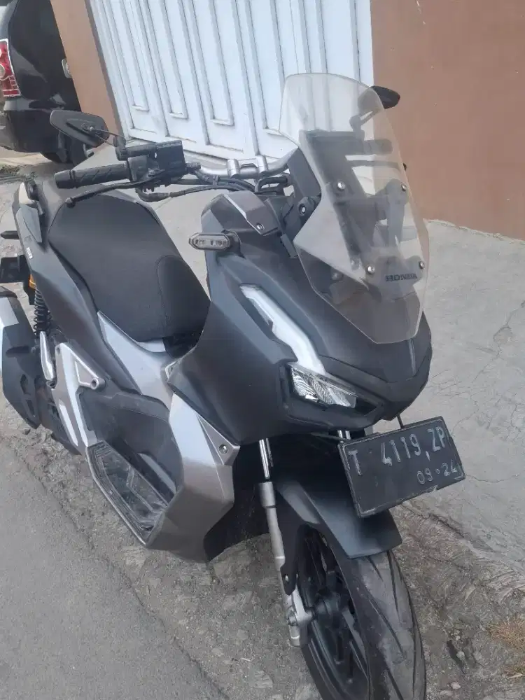 Honda ADV 150 hitam