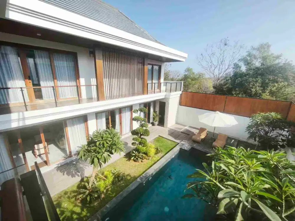 Villa Mewah 3 Lantai dan 4 Kamar Tidur Nusa Dua Bali