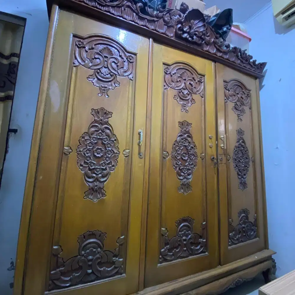 Lemari kayu jati 3 pintu