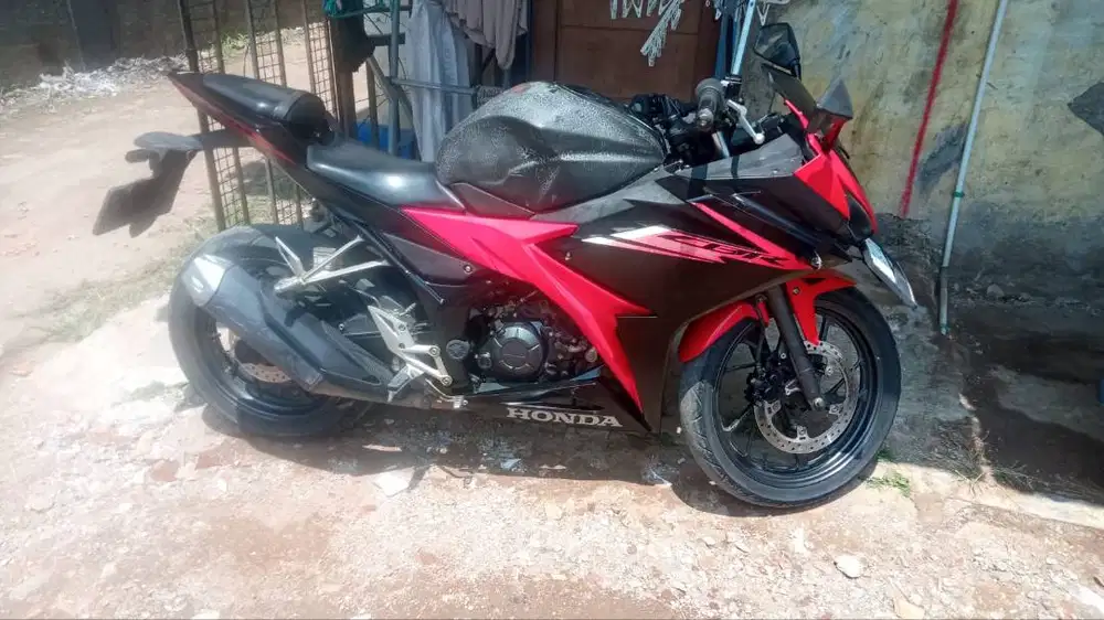 CBR 2017 merah ss lengkap pajak on Ciparay, kab. Bandung