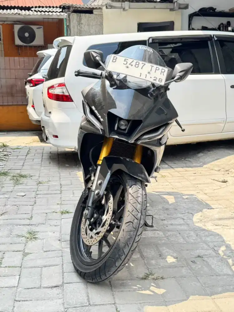 Yamaha YZF R15 2023 pemakaian 2024 hitam