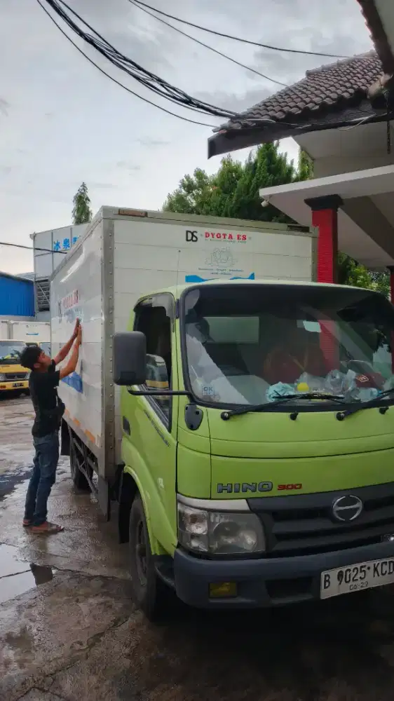 Sticker vinyl branding mobil, truk, reklame, papannama & neonbox