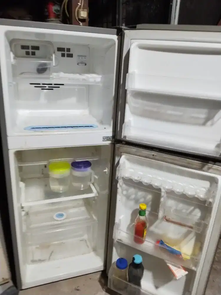 Kulkas 2 pintu merk Lg