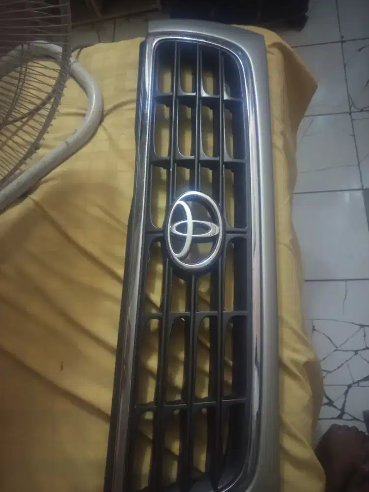 Dijual gril depan toyota kijang LGX tahun 2000-2003