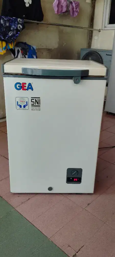 Chest freezer GEA masih mulus bagus dan Ori
