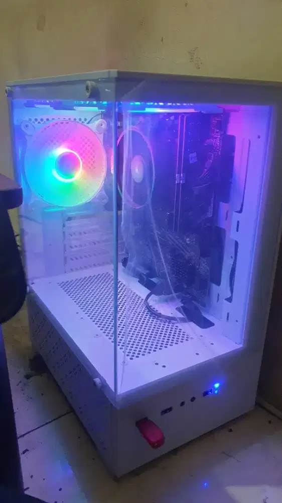 Ryzen 3 , RAM 16 GB , SSD 250GB