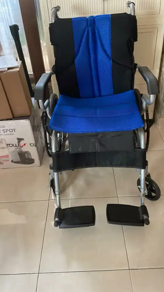 Kursi roda biru