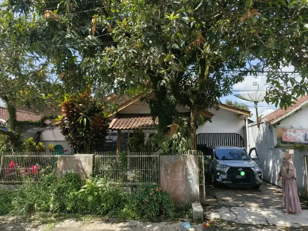 DIJUAL RUMAH LUAS DAN ASRI DENGAN HALAMAN LUAS