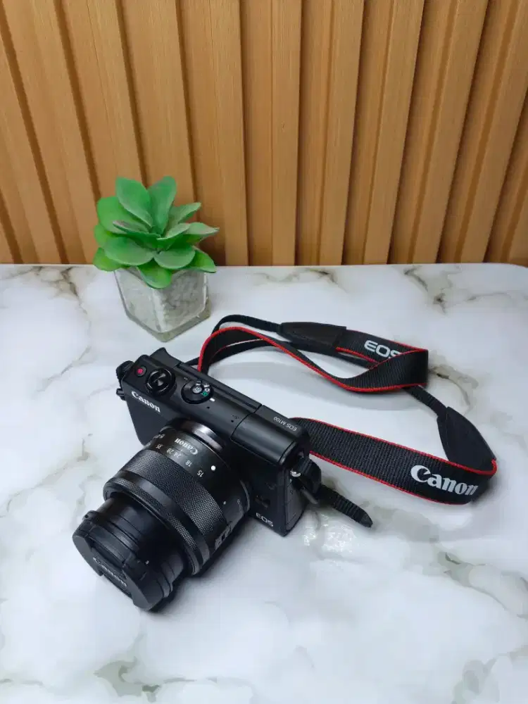 Dijual Kamera Mirrorless Canon EOSM100