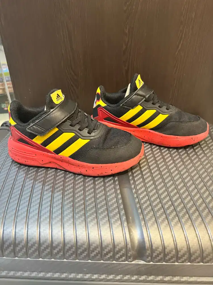 Preloved Sepatu Adidas Disney