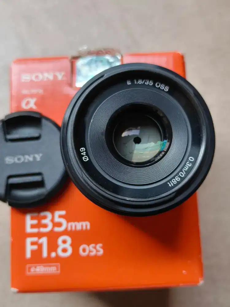 Lensa Sony E-Mount 35mm F1.8